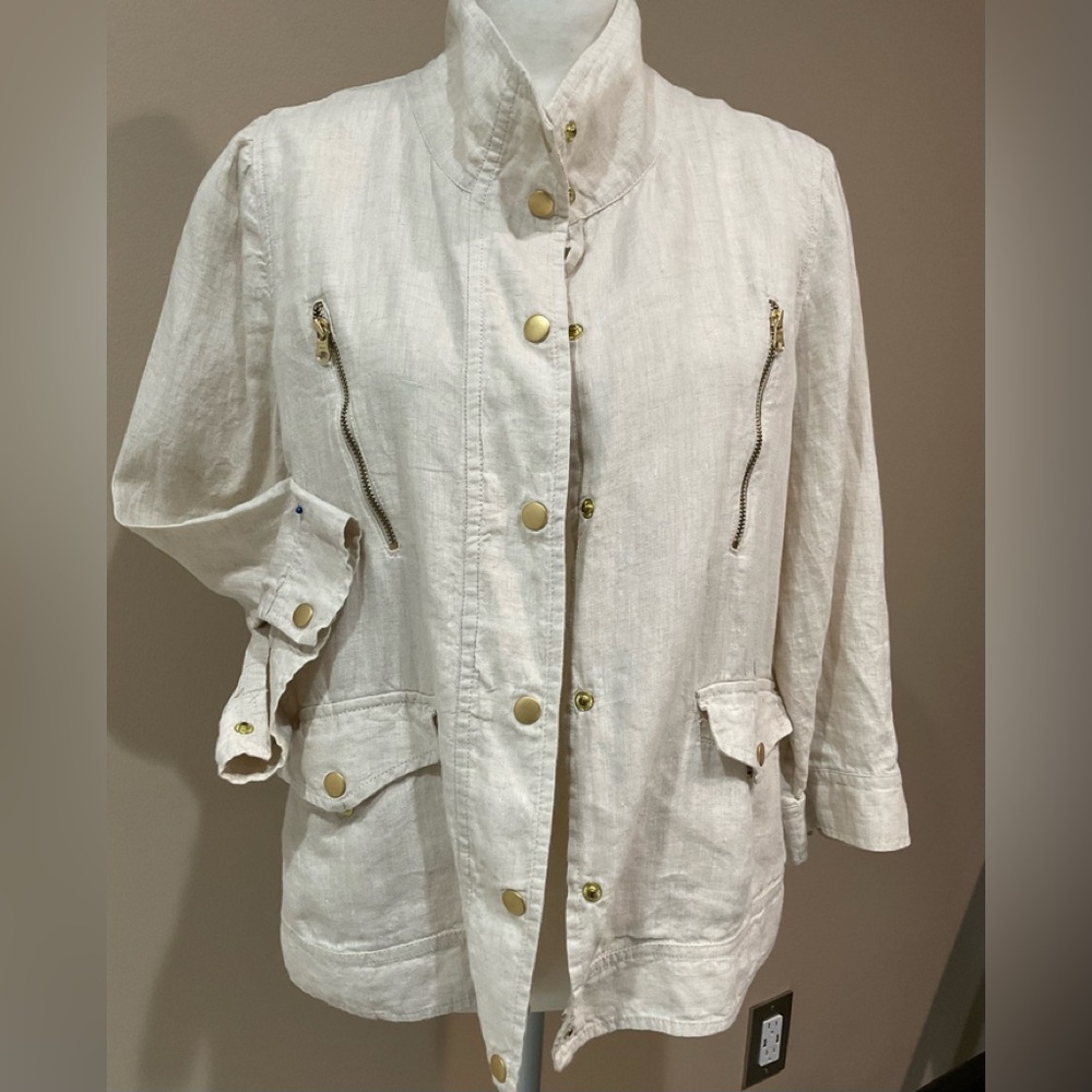 ๐๐ CHICOโS Womenโs 100% Linen Brushed Gold Fixtures Cropped Fitted Jacket, 8